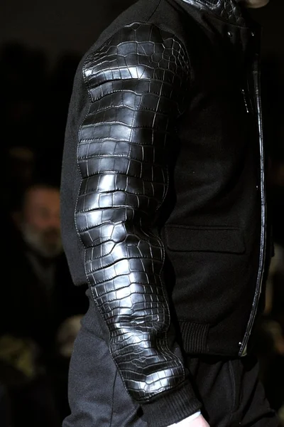 Look 11